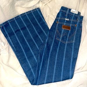 Blue & White Striped Wrangler Wanderer 622 High Rose Flare Jean 27/30